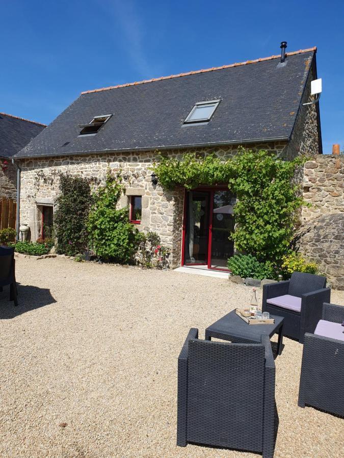 Le Domaine De La Petite Chevre Villa Ploumagoar Eksteriør billede